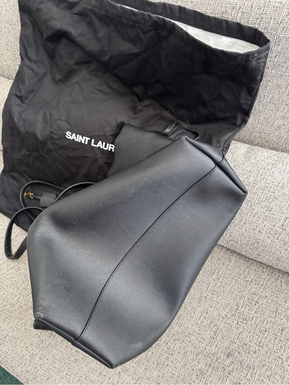 Saint Laurent Shopping Tote Bag in Black Leather - Picture 11 of 16